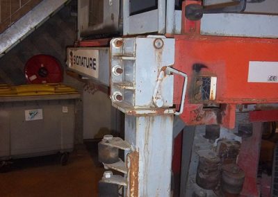 Machine de pose des bordures d’autoroute